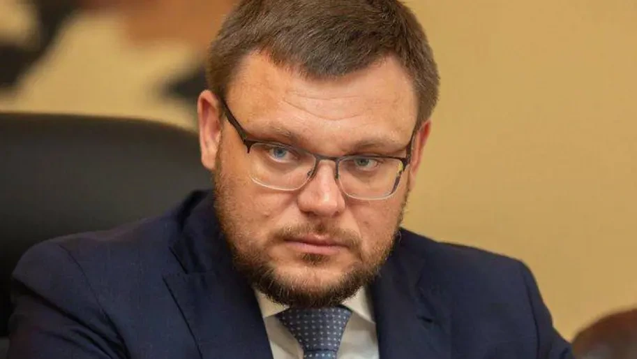 Приховане кримінальне минуле директора НАБУ допомагає тримати його на "гачку": це загроза нацбезпеці. Треба звільнятись, – політичний експерт