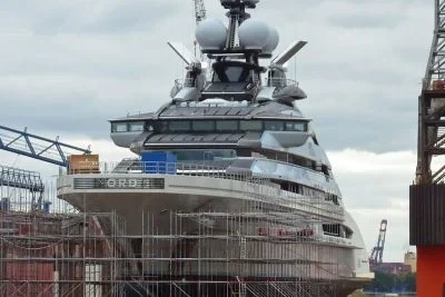 Іран пропустив через Ормузьку протоку яхту найбагатшого російського олігарха – ЗМІ