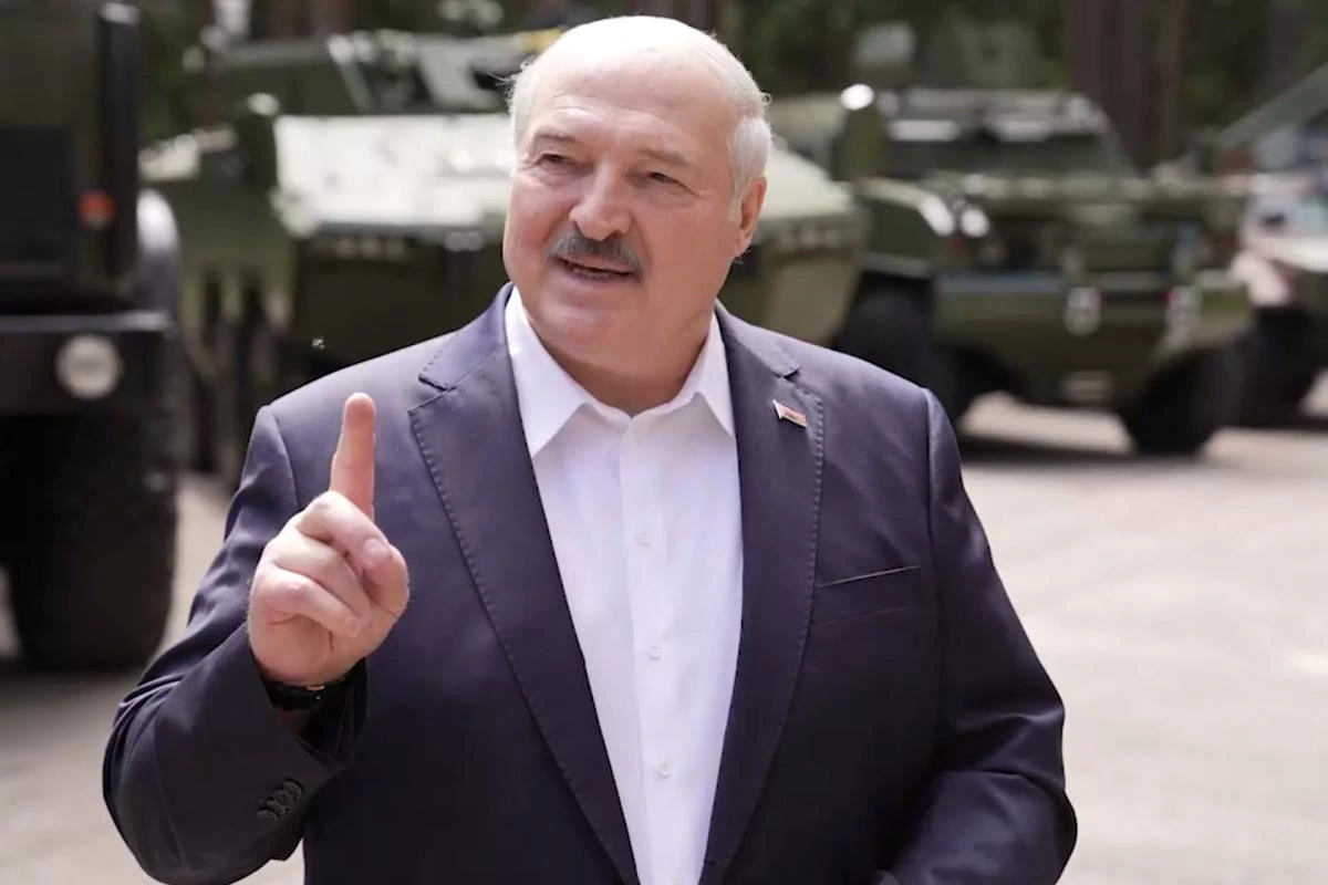Лукашенко лицемірно побажав українцям "миру та щастя" у День незалежності