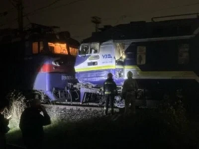 На Львівщині зіткнулися потяги, є постраждалі, - Укрзалізниця