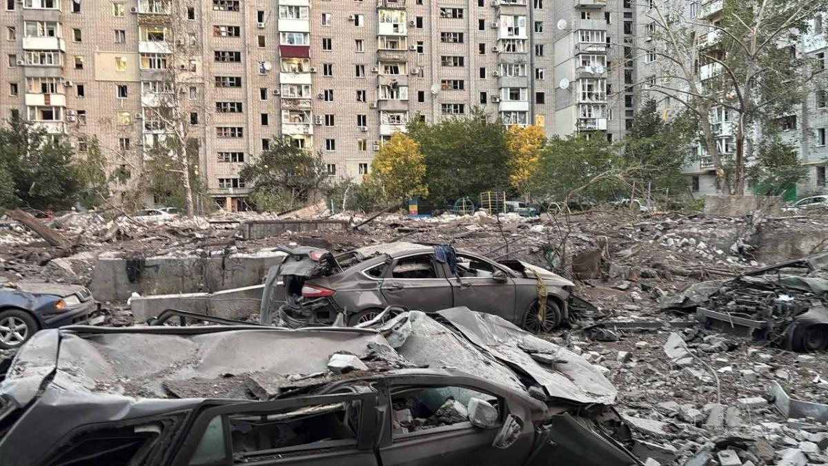 Масований удар РФ по Кременчуку: у місті - масштабні руйнування багатоповерхівок (фото)